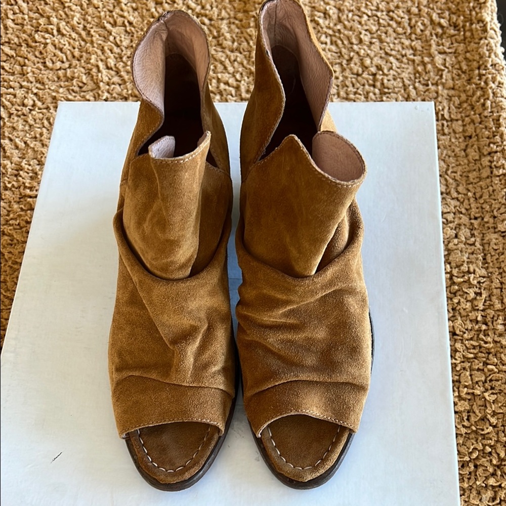 Sundance Tan Suede Mules with Slouchy Open Toe Design
